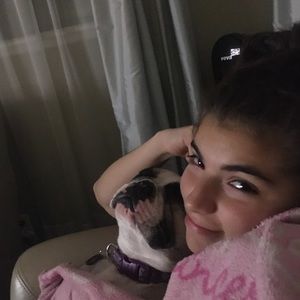 Meet your Posher, Mia